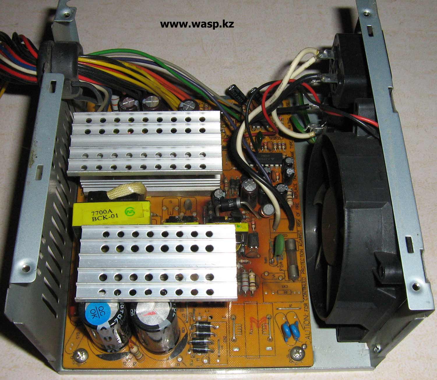 ATX-300W P4 разборка блока питания, трансформаторы 7700-1 HI-POT и 7700-2C ATX-300W P4 разборка блока питания, трансформаторы 7700-1 HI-POT и 7700-2C
