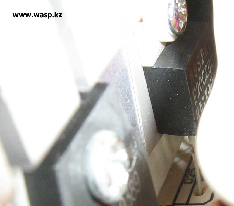 MOSPEC F20C20C на алюминиевом радиаторе в блоке питания MOSPEC F20C20C на алюминиевом радиаторе в блоке питания