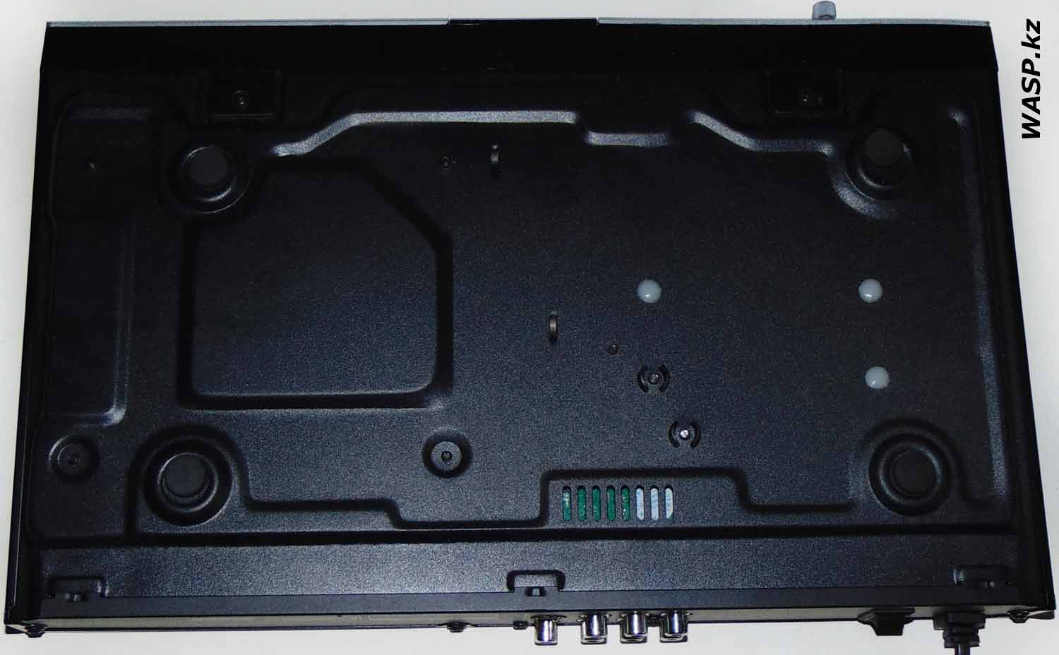 AVA DVD-TK307 DVD проигрыватель, нижняя сторона AVA DVD-TK307 DVD проигрыватель, нижняя сторона