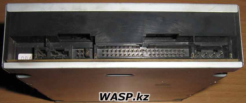 GCR-8483B разъемы на задней стороне CD-ROM GCR-8483B разъемы на задней стороне CD-ROM