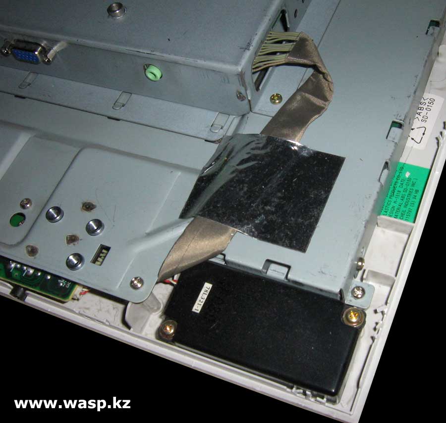 Fujitsu Siemens B17-1 устройство монитора и защелки корпуса Fujitsu Siemens B17-1 устройство монитора и защелки корпуса